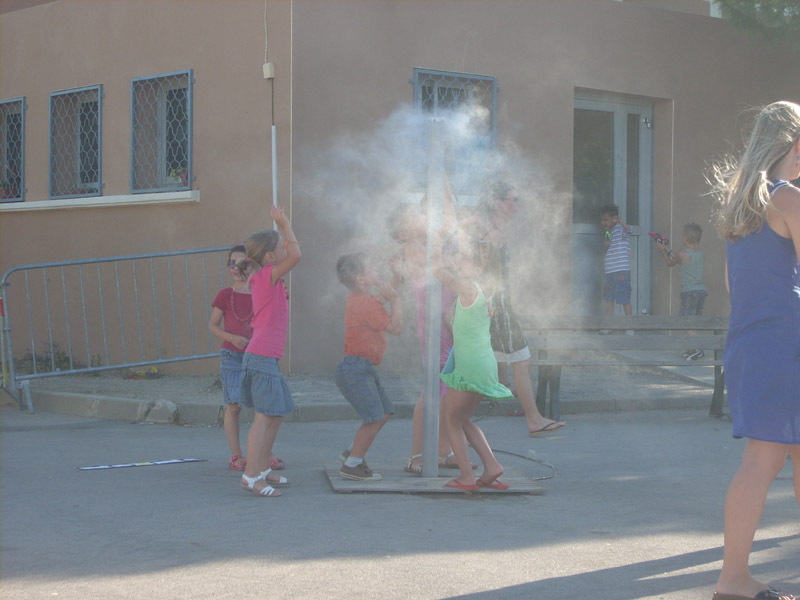 Borne fraîcheur dans une cour d'école de l'Hérault