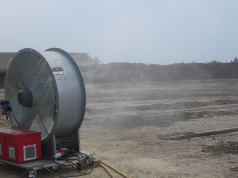 Brumiventilateur traitant les odeurs sur un site de stockage de déchets