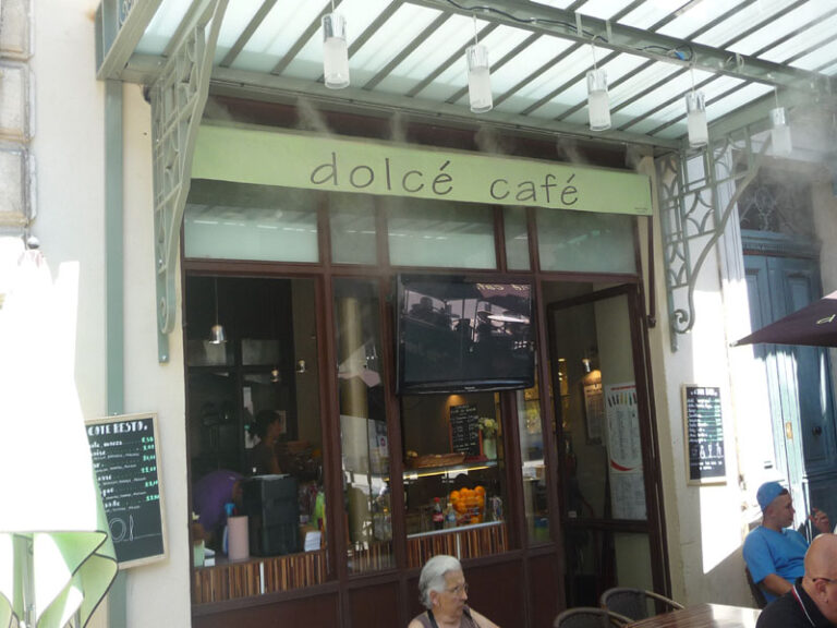 Brumisateur sur la terrasse du Dolce Café à Nîmes