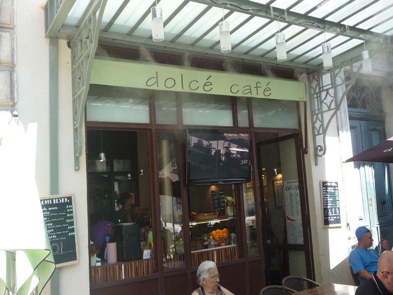 Brumisateur sur la terrasse du Dolce Café à Nîmes