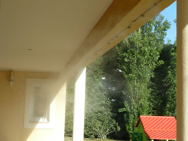 Brumisateur de terrasse d'une villa de particulier dans l'Hérault