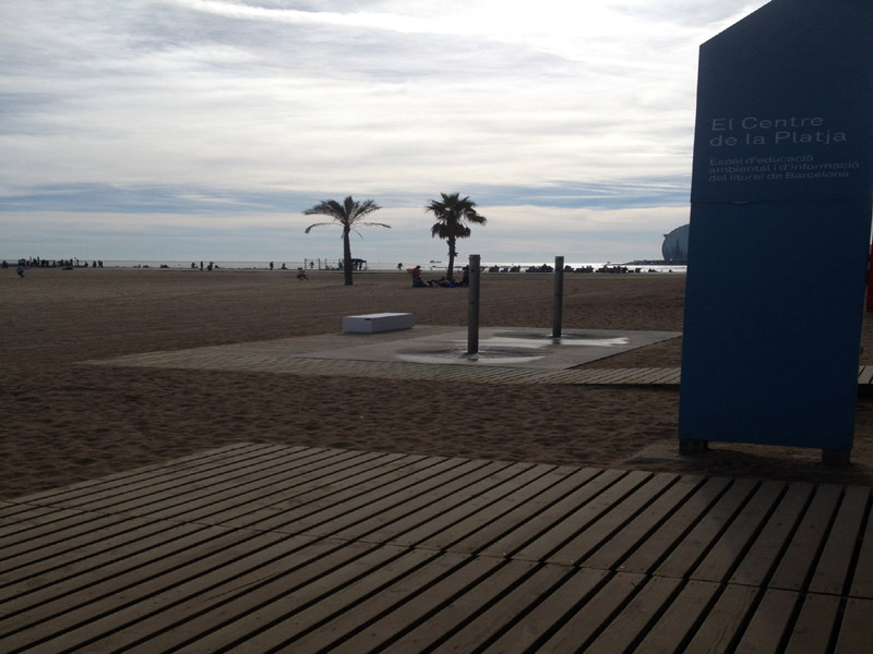 Brumisateurs en bord de plage en Espagne